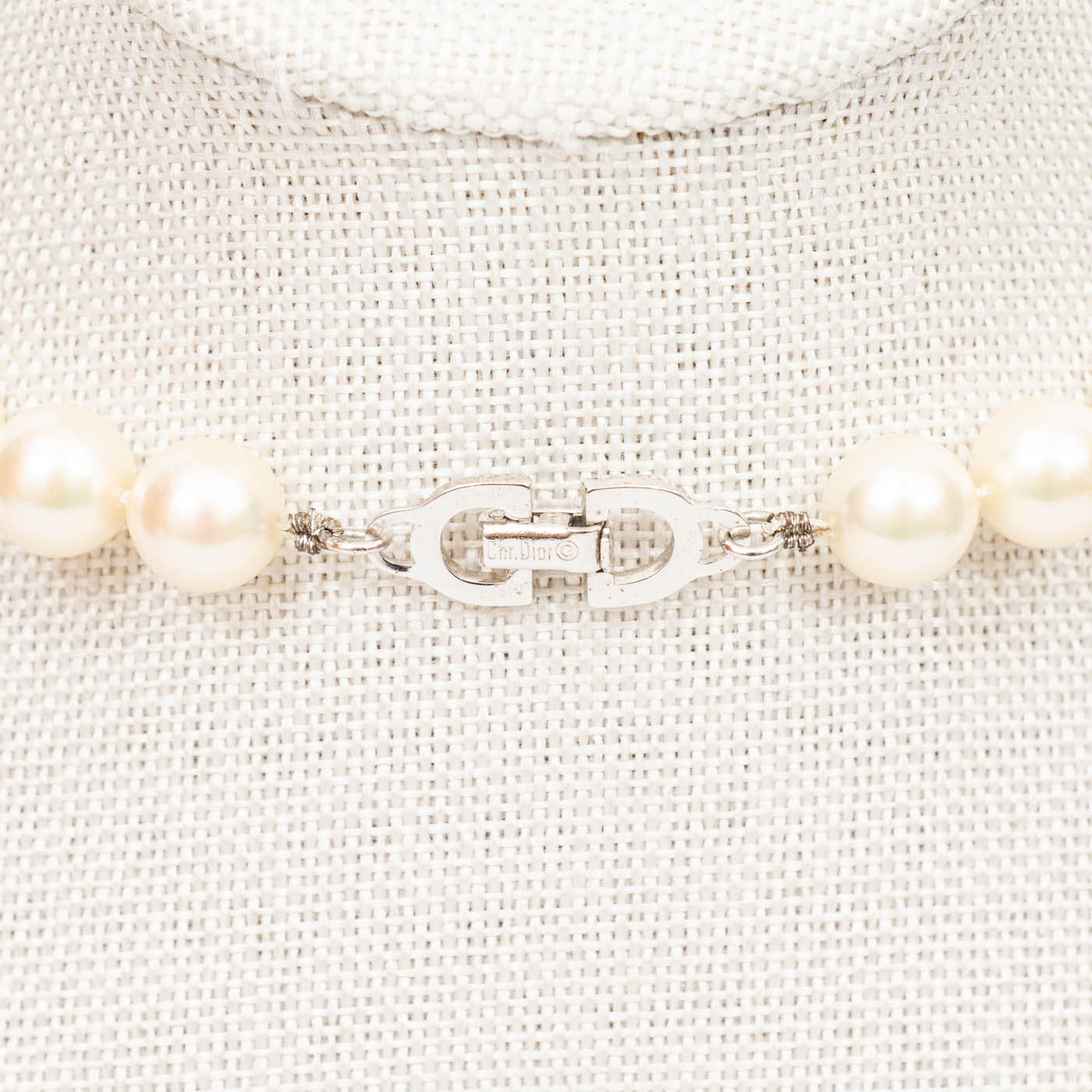 Collier de perles Christian Dior, blanc et argent, 63 cm – Image 4